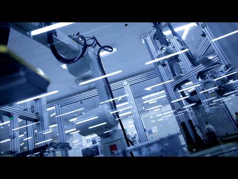 Nissan LEAF electric vehicle production process detailed - UCDAfo-IAC6c-w2dgoHDscAg