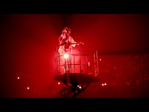 Billie Eilish live 2022 in 4K HDR - OverHeated (Paris AccorArena)