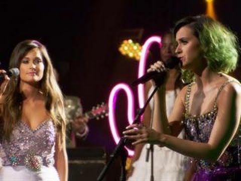 Katy Perry And Kacey Musgraves Perform a Dolly Parton Classic (Exclusive Video) - UCdtXPiqI2cLorKaPrfpKc4g