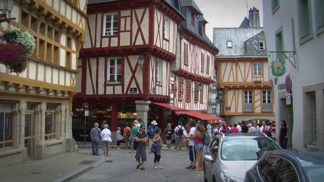 Strolling the Old City of Vannes, Brittany France | Racer.lt