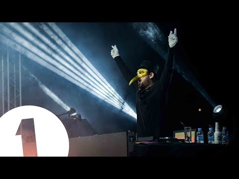 Claptone live at Café Mambo for Radio 1 in Ibiza 2017 - UC-FQUIVQ-bZiefzBiQAa8Fw