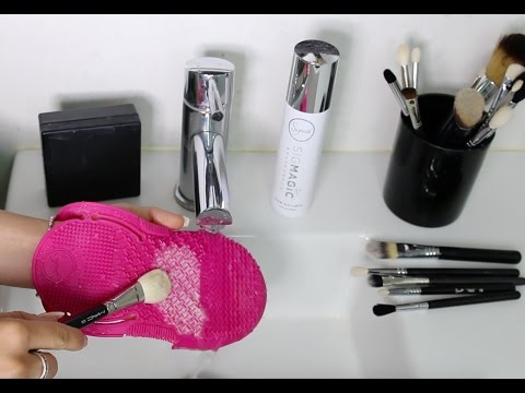 How to Clean your Makeup Brushes NICE & DEEP! \\ Chloe Morello - UCLFW3EKD2My9swWH4eTLaYw