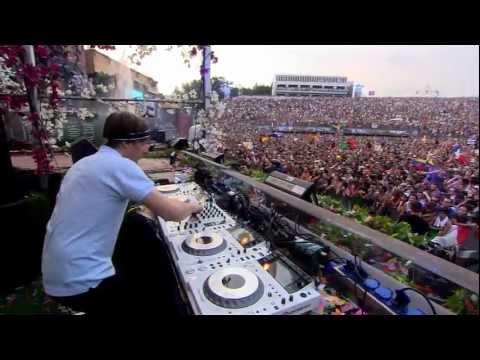 Martin Solveig at Tomorrowland 2012 - UCsN8M73DMWa8SPp5o_0IAQQ