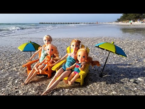 Beach ! Elsa and Anna toddlers - sand play - prank - slide - boat - dog - water fun - splash - UCQ00zWTLrgRQJUb8MHQg21A