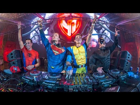 Superheroes LIVE @ Super You&Me Stage, Tomorrowland, Belgium (2015) - UC1vdi4J54ucetZoFAfQenMg