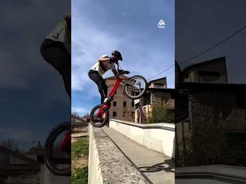 World Champion Performs Tail Whip on Railing | People Are Awesome - UCIJ0lLcABPdYGp7pRMGccAQ