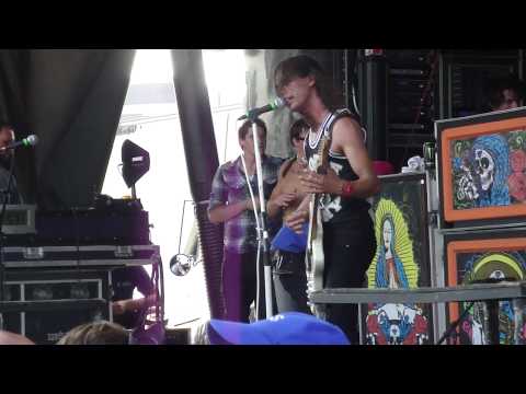 Pierce the Veil  - The Sky Under the Sea (Live 2010 Warped Tour)