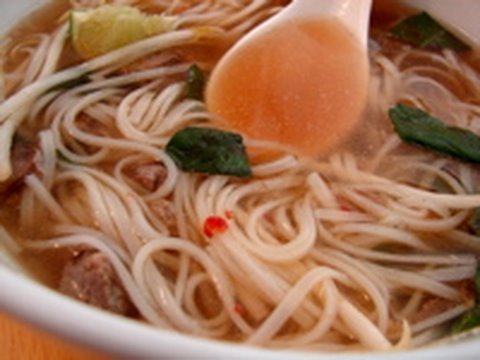 Faux Pho -  Spicy Vietnamese Beef Noodle Soup - UCRIZtPl9nb9RiXc9btSTQNw