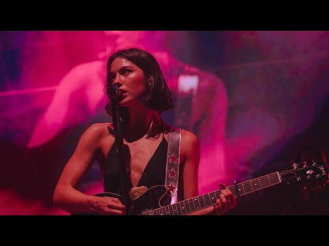 Gracie Abrams - Close To You (Live on The Secret Of Us Tour)