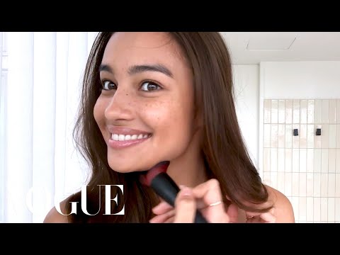 Victoria's Secret Model Kelsey Merritt's Guide to Freckles & Better Brows | Beauty Secrets | Vogue - UCRXiA3h1no_PFkb1JCP0yMA