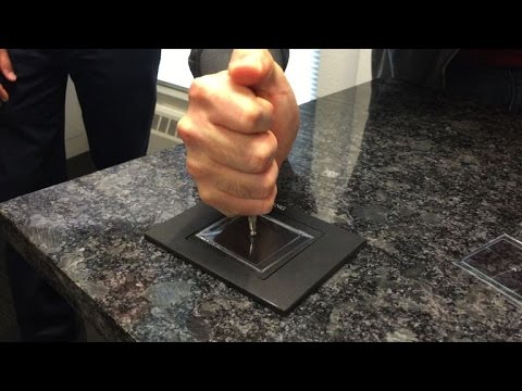CNET News - Meet the people who torture Gorilla Glass for a living - UCOmcA3f_RrH6b9NmcNa4tdg