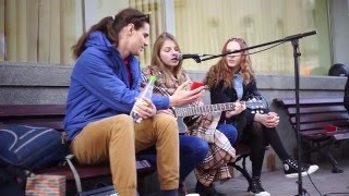 Арбат - Девушка играет на гитаре - Бумбокс Вахтерам