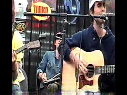 Maroon 5 - Sunday Morning (Acoustic performance at Tower Records 11/04/2002)