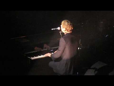 Tom Odell - "Behind the Rose"  (Paris, 19 January 2019)