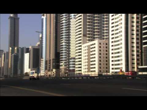 Red Bull F1 car on the streets of Dubai - UCblfuW_4rakIf2h6aqANefA