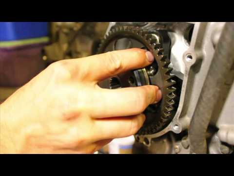 Part 14 - 2 - Suzuki Burgman 650 Removal of engine parts - UCTs-d2DgyuJVRICivxe2Ktg