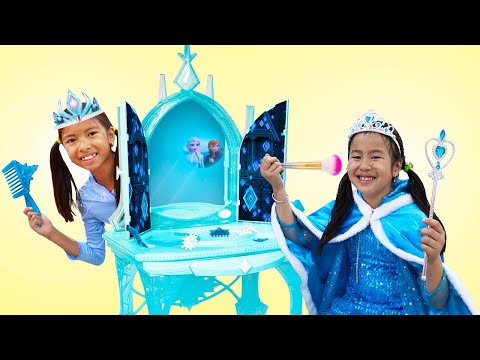 Wendy and Jannie Pretend Play Frozen Dress Up with Costumes and Make Up Toys