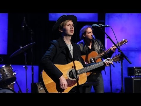 Beck Performs 'Blue Moon' - UCp0hYYBW6IMayGgR-WeoCvQ