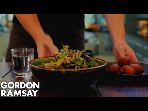 Spicy Clam Noodle Soup and Banana & Coconut Fritters - Gordon Ramsay - UCIEv3lZ_tNXHzL3ox-_uUGQ