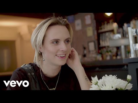 MØ - Deal Breakers & Day Drinking: A Dream Date with MØ - UC2pmfLm7iq6Ov1UwYrWYkZA