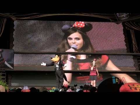 Tiffany Alvord sings It's a Small World at Disneyland Disney Side event with Goofy - UCYdNtGaJkrtn04tmsmRrWlw