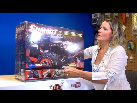 RC ADVENTURES - Jem unboxes her Traxxas Summit 4x4, Electric Radio Control Truck! - UCxcjVHL-2o3D6Q9esu05a1Q