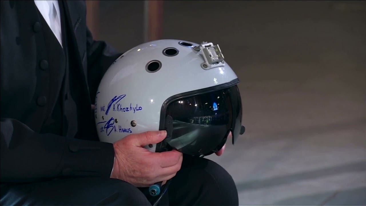 Zelenskiy presents UK parliament speaker with pilot’s helmet