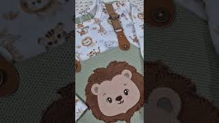 9218 macacao jardineira bebe menino suedine leaozinho