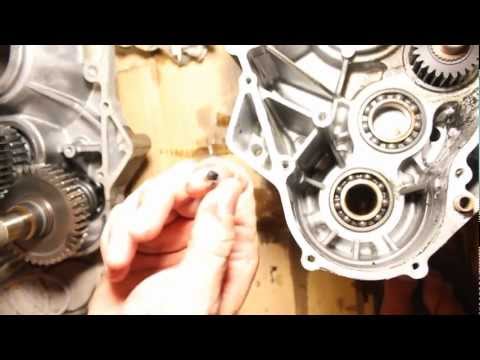 Part 17 - 2 - Suzuki Burgman 650 Removal of engine parts - UCTs-d2DgyuJVRICivxe2Ktg