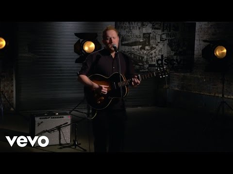 Gavin James - The Book of Love - Vevo dscvr (Live) - UC2pmfLm7iq6Ov1UwYrWYkZA