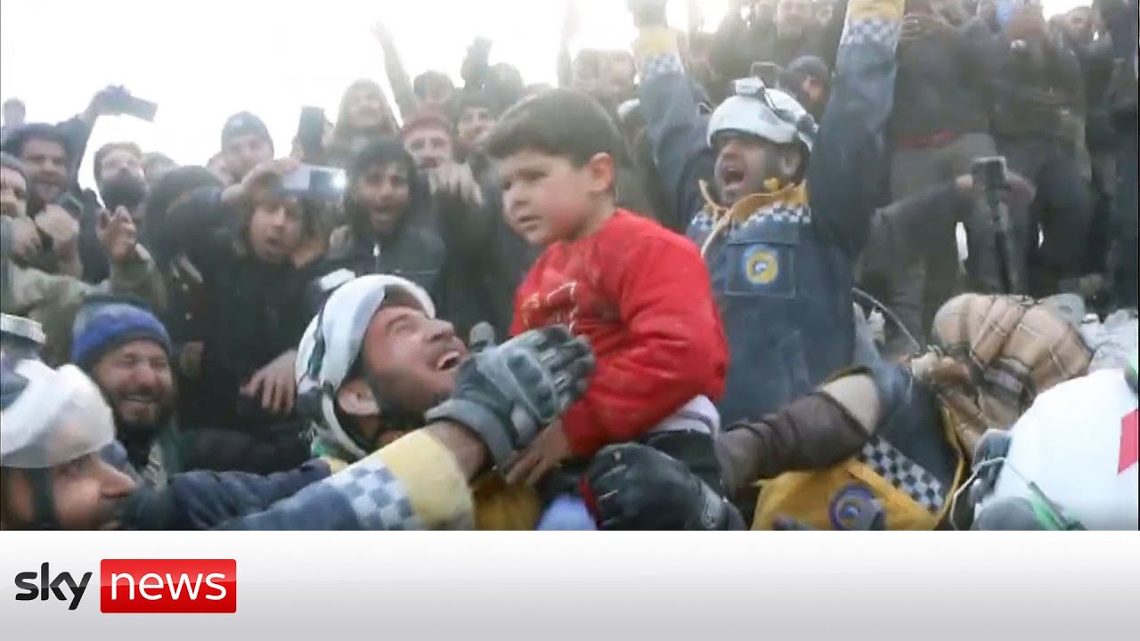 Turkey-Syria earthquake: Crowds cheers as entire family are rescued from rubble