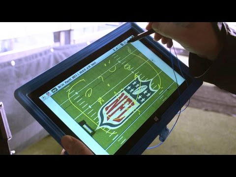 CNET News - Surface on the sideline: how tablets work at an NFL game - UCOmcA3f_RrH6b9NmcNa4tdg