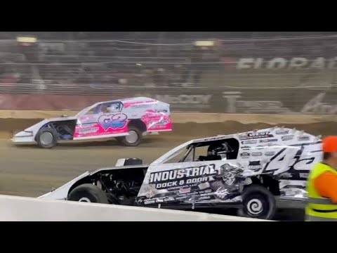 The FINALE: fighting for track positions at the Gateway Dirt Nationals - dirt track racing video image