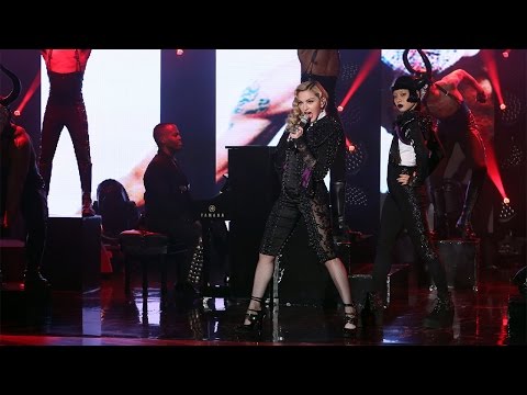 Madonna Performs 'Living for Love' - UCp0hYYBW6IMayGgR-WeoCvQ