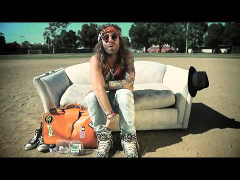 Mod Sun - Stoner Girl ft. Pat Brown (Official Video) - UCJJDFP9XgtqZQ8I6zDEiM9g