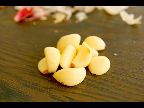 How to peel garlic in seconds... so easy! 10 second garlic peel - UC_kARM8MBLDBxZQuZeYYQdQ