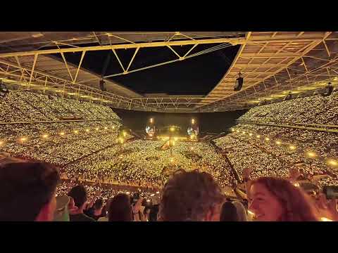 Coldplay – Yellow (Live) 🎶 Pure Magic on Stage
