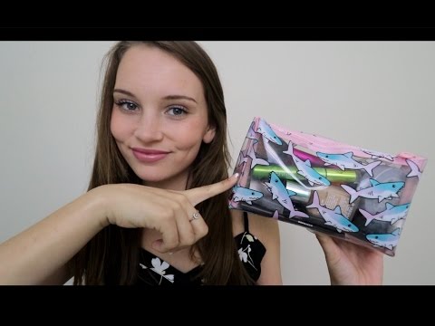 ASMR What's In My Makeup Bag? Tapping and Brushing - UCikebqFWoT3QC9axUbXCPYw