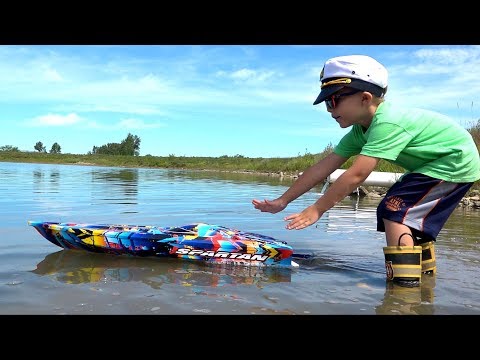 RC ADVENTURES - NEW Capt. MOE & his 1ST SPEED BOAT Experience - TRAXXAS SPARTAN #ProudParenting - UCxcjVHL-2o3D6Q9esu05a1Q