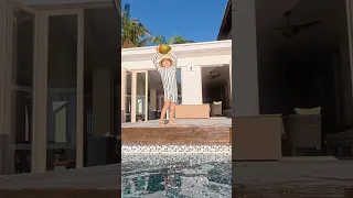 Dacă v-ați întrebat care este jucăria preferată a lui Noel… 😂🌴